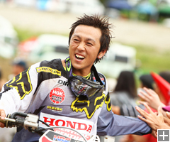 ��8��L���̃��[�X��̗l�q