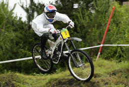 Honda RN01�����������́A��3���2�A����B������B�ŏI��ł��D�����A�V���[�Y���҂ƂȂ���