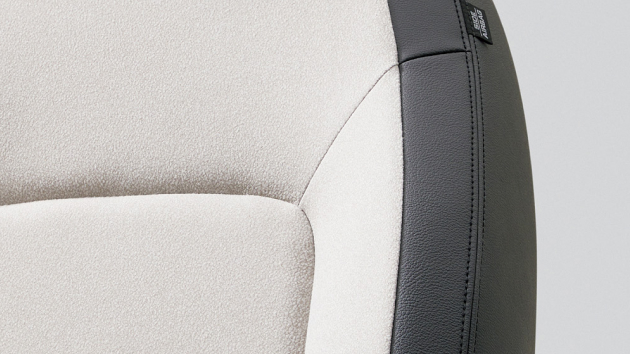 フロントコンビシート（プライムスムース＆トリコット〈ブラック×プラチナホワイト〉）