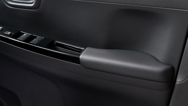 [画像]フロントドアアームレスト（プライムスムース〈ブラック〉）