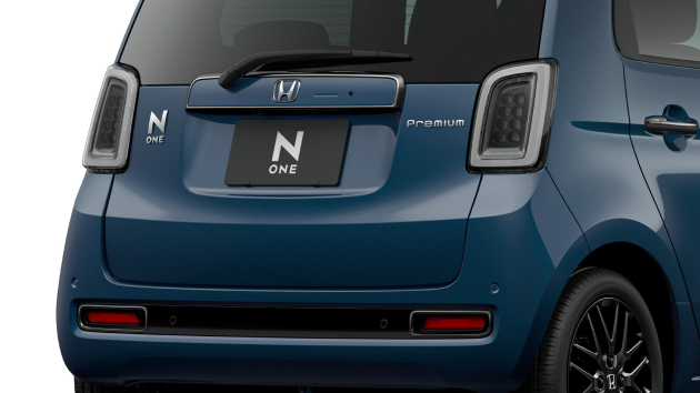 [画像]ブラッククロームメッキ・リアバンパーモール、カラードリアライセンスガーニッシュ（ブラッククロームメッキ・モール）