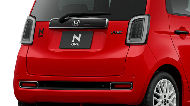 [画像]ダークブラッククロームメッキ・リアバンパーモール、ブラックリアライセンスガーニッシュ〈ダーククロームメッキ・モール〉、RSエンブレム