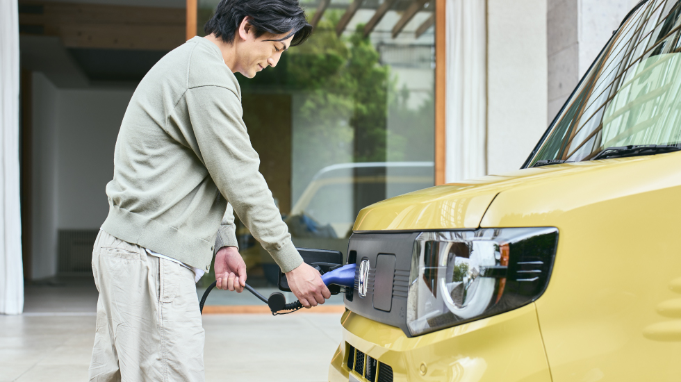 生活シーンに合わせた充電で、もっとEVライフを快適に。