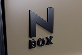 クリスタルブラック・パール塗装 N-BOXエンブレム
