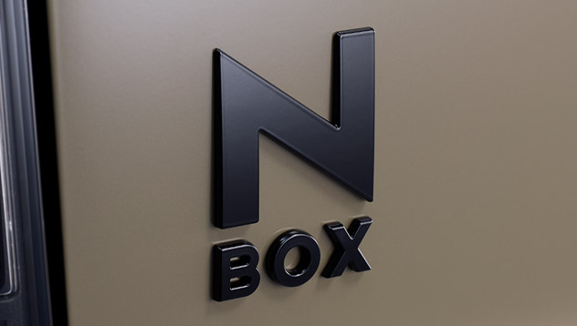 クリスタルブラック・パール塗装 N-BOXエンブレム