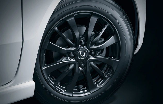 専用14インチアルミホイール（ベルリナブラック塗装）＋ブラックホイールナット