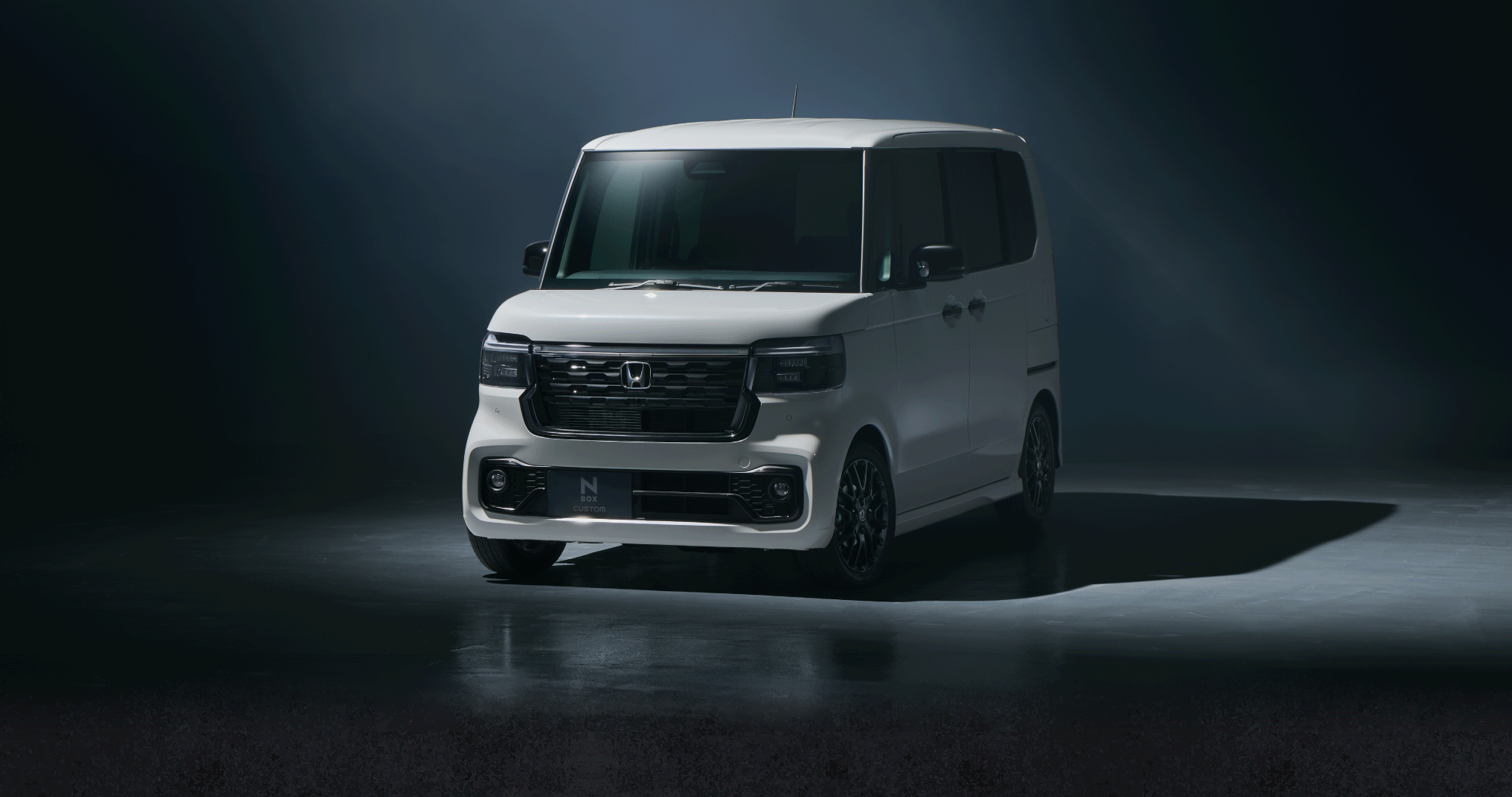 Photo：N-BOX CUSTOM 特別仕様車ターボ BLACK STYLE