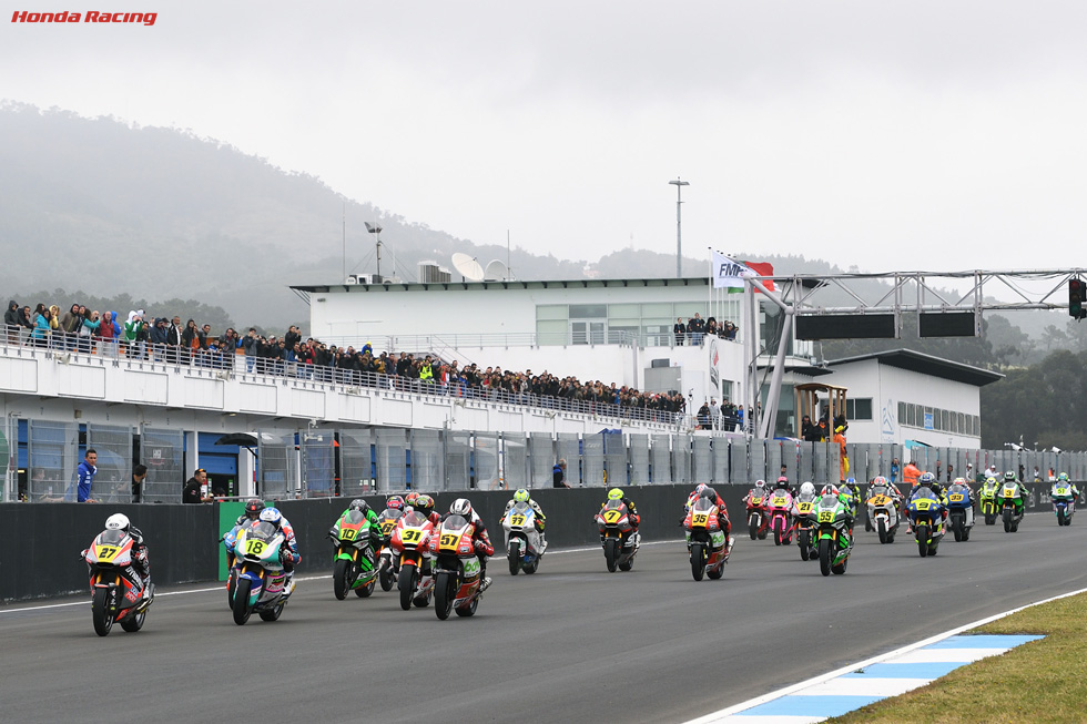 Moto2 レーススタートシーン