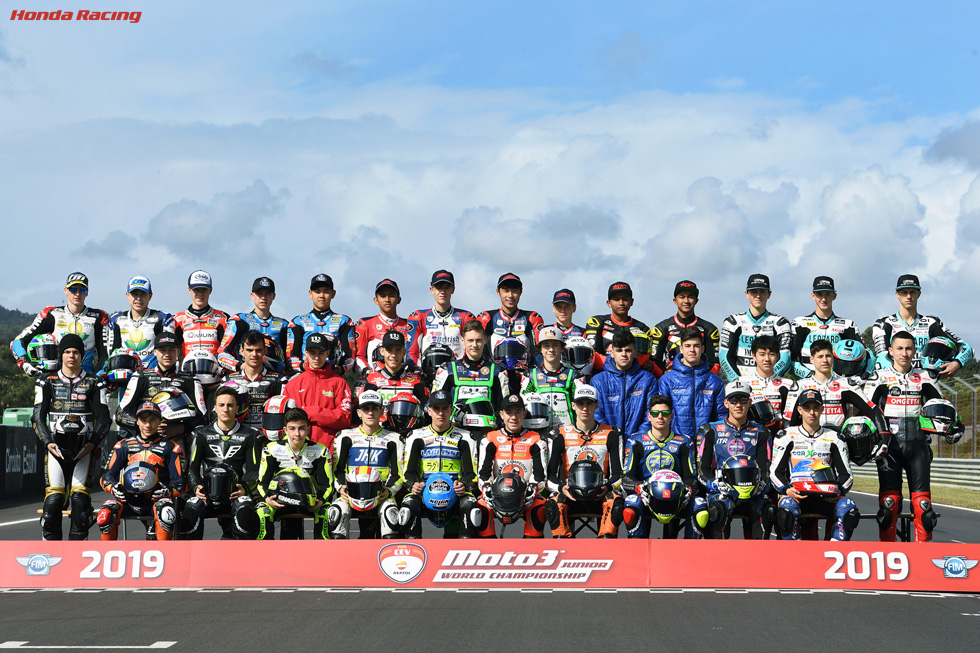 CEV Moto3クラス参戦ライダー集合写真