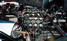 FIAが供給した、品質の安定しないポップ・オフ・バルブに悩まされたものの、相変わらず最強・最高率エンジンとして君臨したHondaの1.5リッターV6ターボ。前年型よりもさらに高回転＆高圧縮化に成功、2年連続でコンストラクターズタイトルを獲得した。
