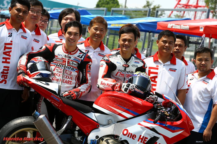 Satu HATI. Honda Team Asia - ラタポン・ウイライロー(左)、ザクワン・ザイディ(右)