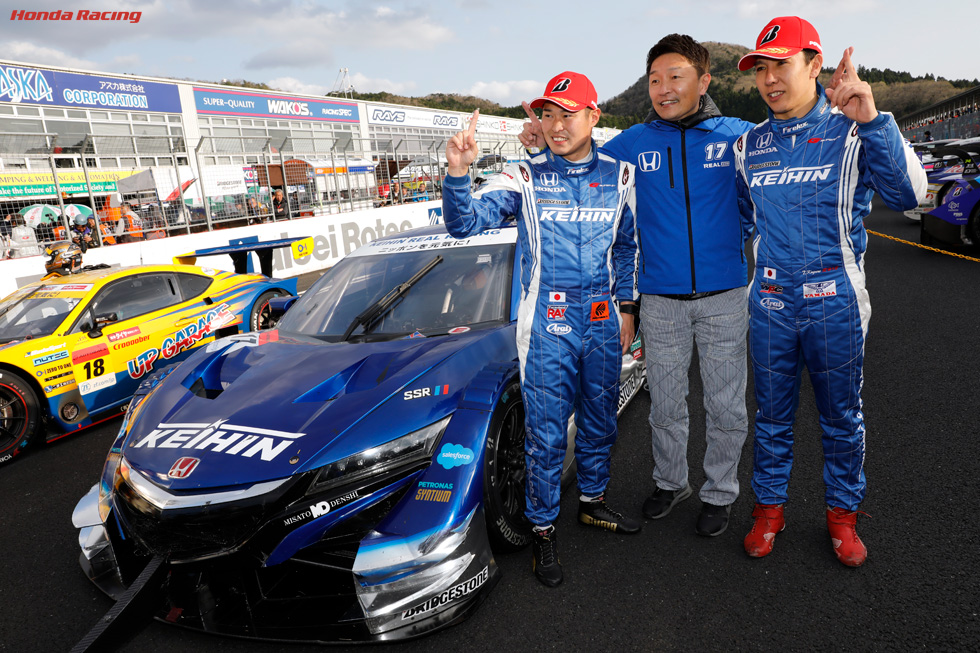 塚越広大、金石勝智監督、小暮卓史(予選時)