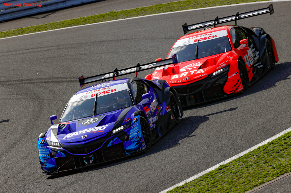 RAYBRIG NSX-GT(#100)、ARTA NSX-GT(#8)