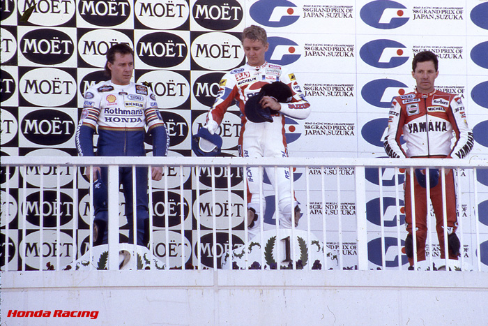 1988年500cc 左からワイン・ガードナー、ケビン・シュワンツ、エディ・ローソン