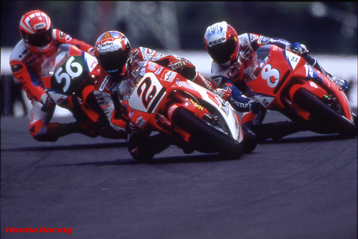 1994年 250cc ロリス・カピロッシ(#2)、岡田忠之(#8)、宇川徹(#56)