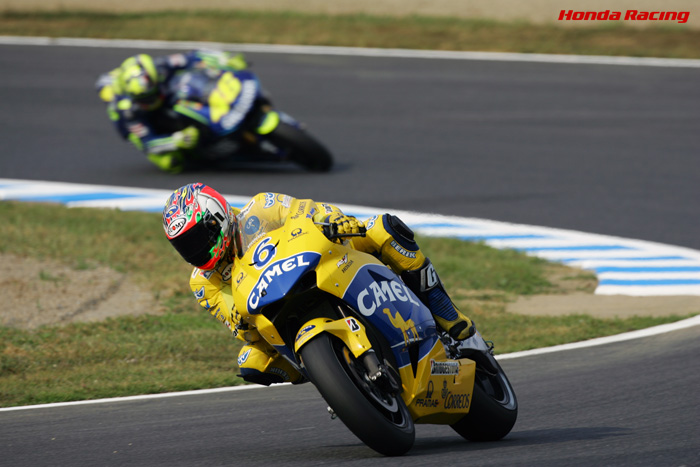 2004年 MotoGP 玉田誠(#6)、バレンティーノ・ロッシ(#46)