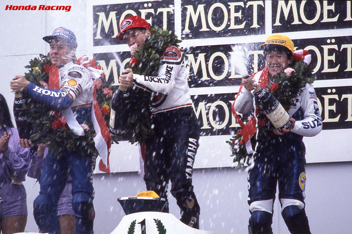 1987年 500cc 左からワイン・ガードナー、ランディ・マモラ、伊藤巧