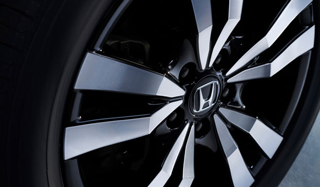 18インチアルミホイール（ベルリナブラック＋切削）