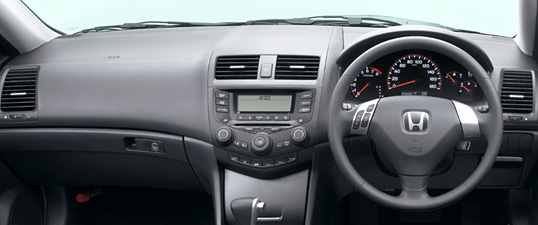 20A�iFF�j �C���e���J���[�̓u���b�N