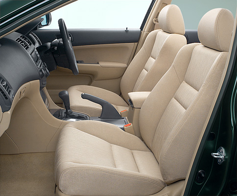 24E�iFF�j �C���e���A�J���[�̓A�C�{���[