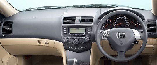 24E�iFF�j �C���e���A�J���[�̓A�C�{���[