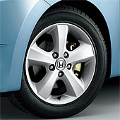 16インチアルミホイール+205/55R16 89Vタイヤ