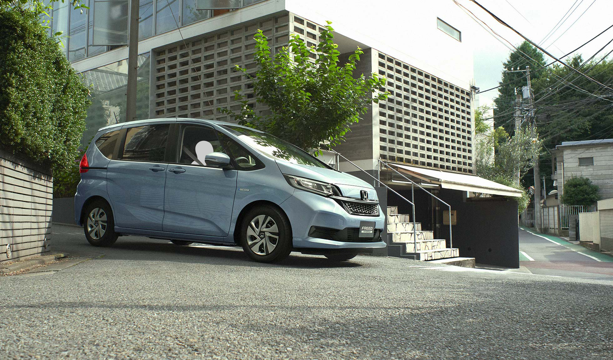 Photo：フリード HYBRID G・Honda S ENSING（FF/6人乗り）　ボディーカラーはシーグラスブルー・パール