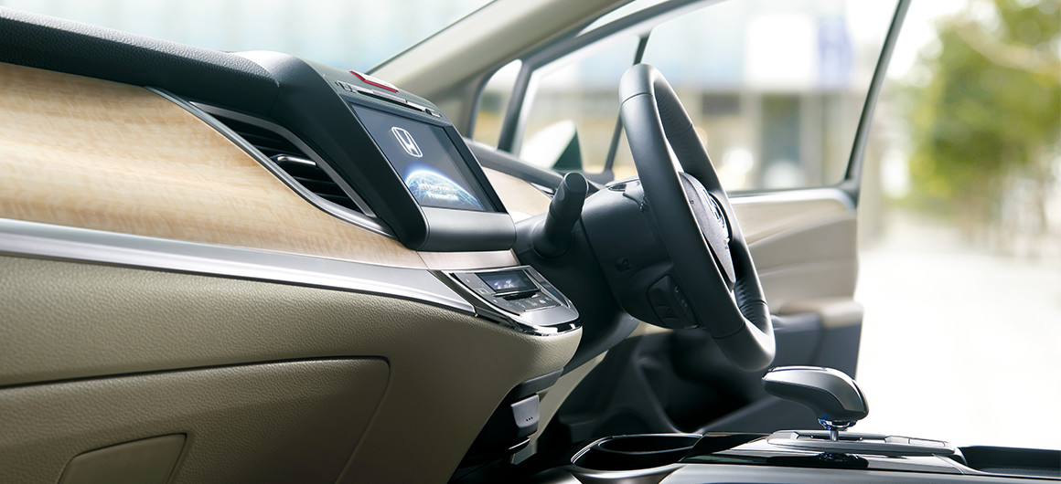 Photo:HYBRID X インテリアカラーはアイボリー メーカーオプション装着車