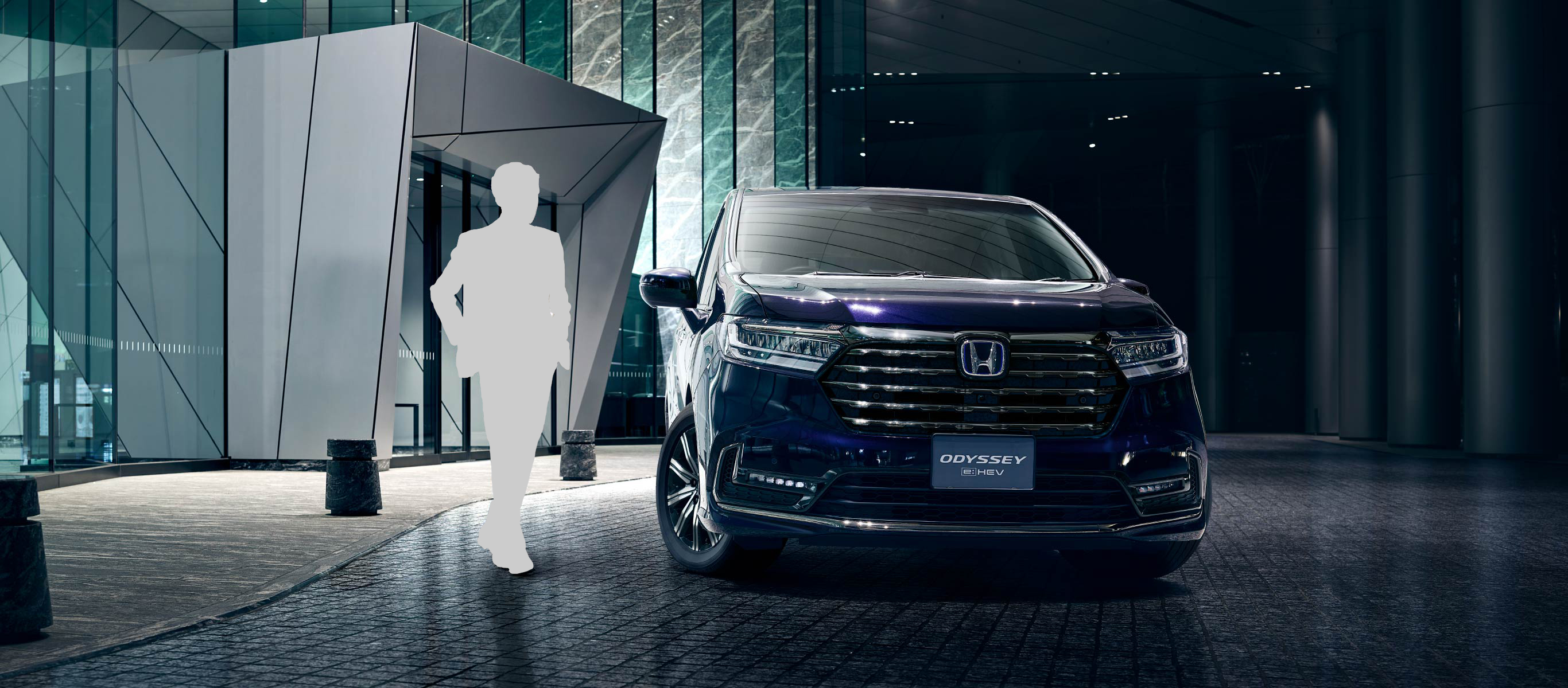 e:HEV ABSOLUTE　ボディーカラーはプレミアムヴィーナスブラック・パール　ディーラーオプション装着車