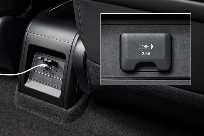 USBチャージャー〈センターコンソールボックス後部〉