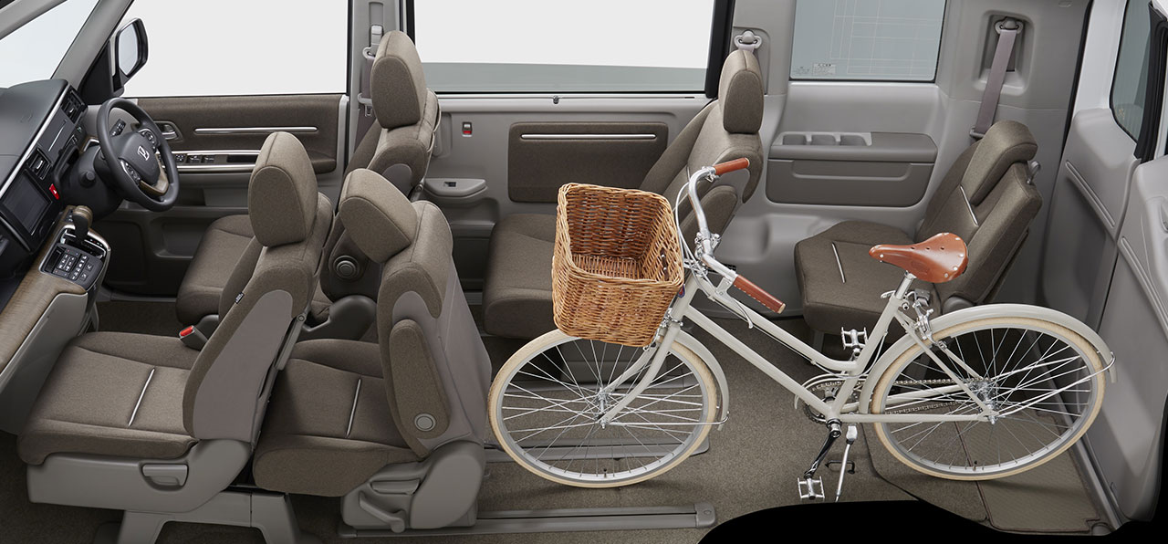 自転車もそのまま積めて、送り迎えなどに便利。
