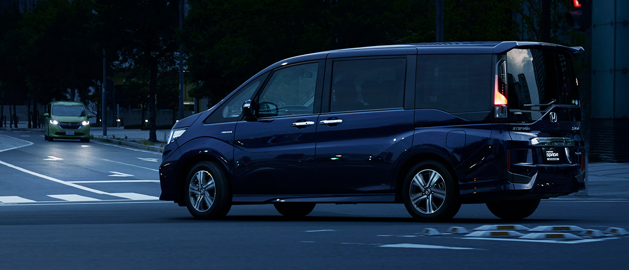SPADA HYBRID G・Honda SENSING　ボディーカラーはオブシダンブルー・パール