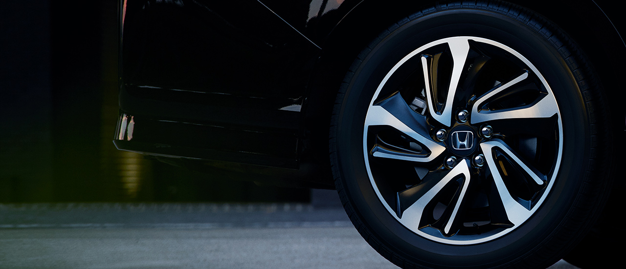 SPADA・Cool Spirit Honda SENSING（FF） ボディーカラーはプレミアムスパークルブラック・パール