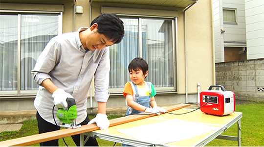 電源コードの取り回しも楽チン！