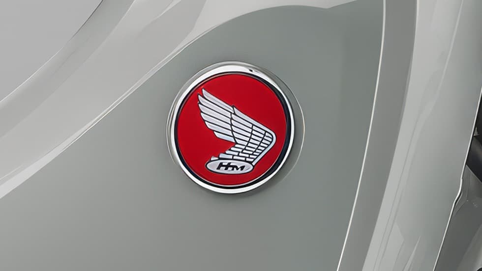 オールドウイングマークを採用したエンブレム