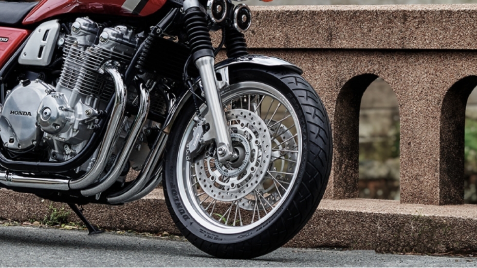 トラディショナルな印象の足まわり