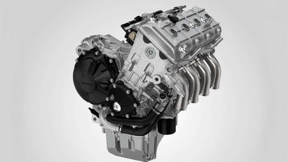 レースで培った技術を惜しみなく投入。水冷4ストロークDOHC4バルブ直列4気筒エンジン