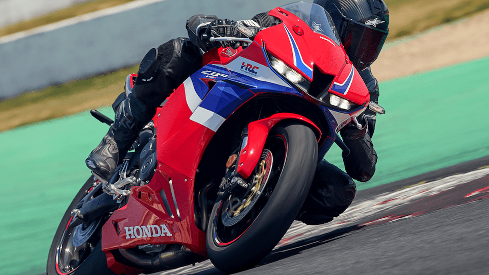 緻密な車体コントロールを実現する、IMUを用いた車体姿勢推定システム