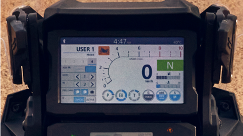 6.5インチタッチパネルの液晶メーター