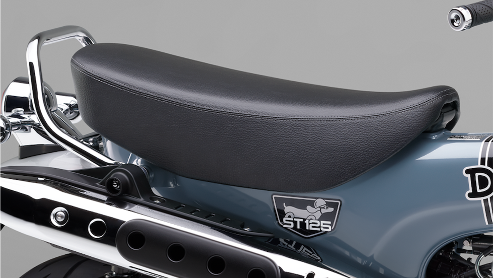 タンデムも快適な広々シート