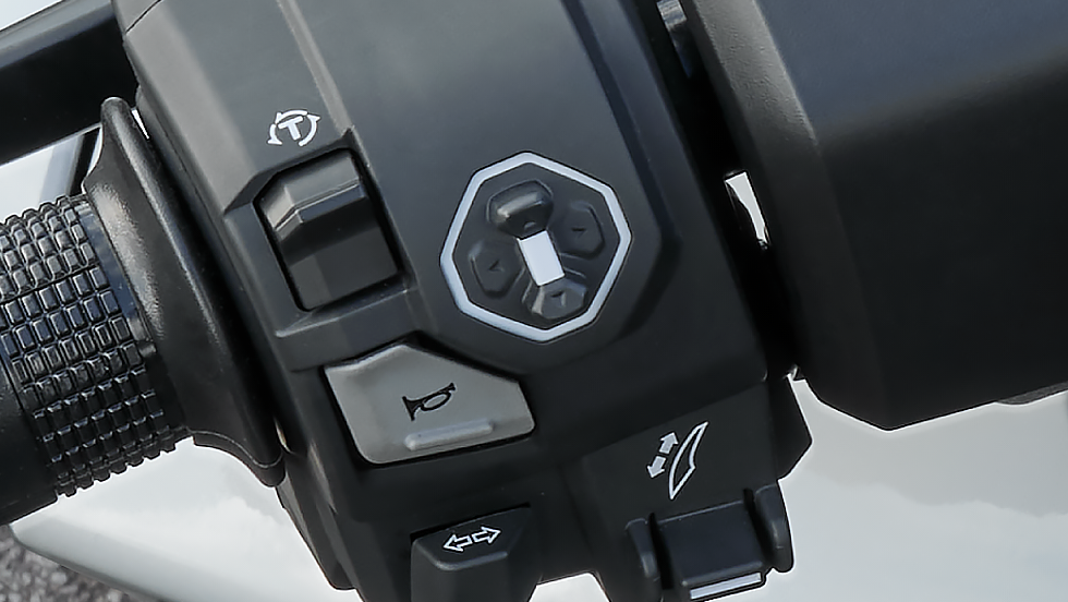 視線移動を抑える、左ハンドル手元のスイッチ