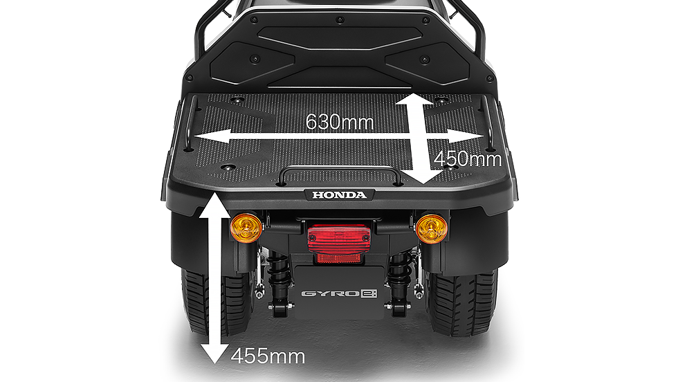 低床で荷くずれしにくい大型リアデッキ