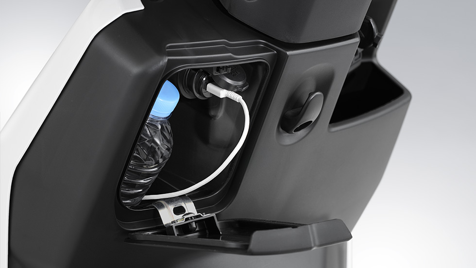 小物を入れて、充電も