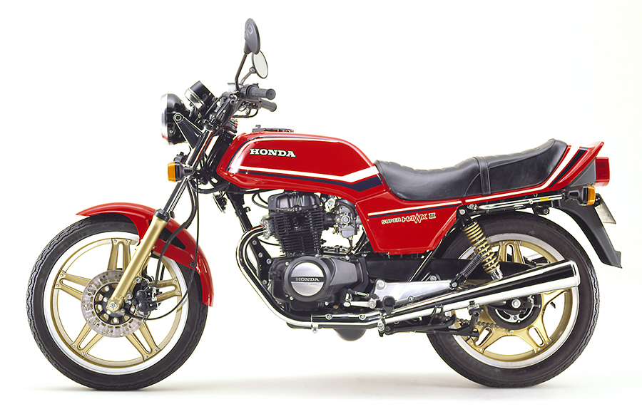 Honda 軽快な400ccロードスポーツ車ホンダ スーパーホークiiiを発売