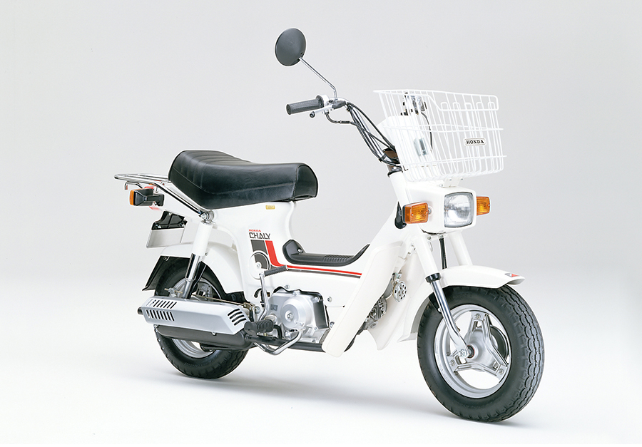 Honda ファミリーバイク ホンダ シャリイ50 70 の燃費と出力を向上 さらに装備を充実して発売
