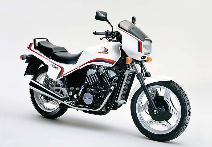 Honda 水冷 4サイクル V型2気筒エンジン搭載のロードスポーツバイク ホンダ Nv400sp を発売