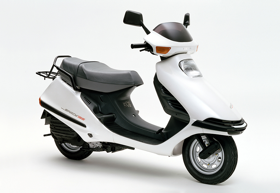 Honda | 4サイクルエンジン搭載の高級スクーター新型「ホンダ ...