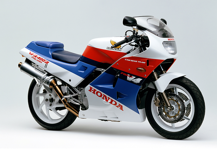 Honda スーパースポーツバイク ホンダ Vfr400r に最新技術の片持ち式リヤフォークを採用し発売