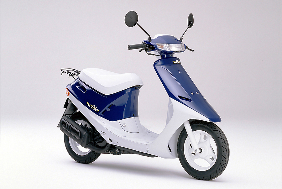 Honda ヘルメットなどが入る大容量収納スペースを持った若者向けスポーティスクーター「ホンダ・ディオ」を発売