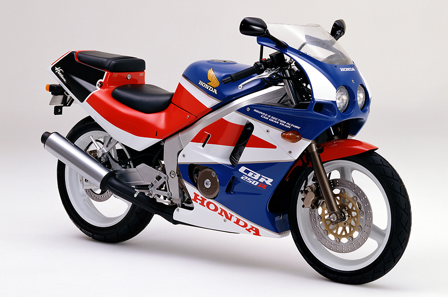 Honda | DOHC直列4気筒エンジン搭載のスーパースポーツバイク「ホンダCBR250R」のデザイン・装備を一新し発売